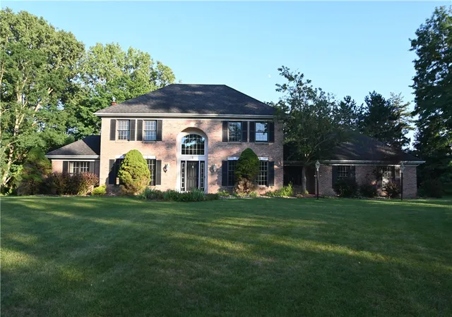 Photo 3 of Sale Pending at 7 Saddle Hl, Honeoye Falls, NY 14472 | MLS# R1705332 | Listing updated on 2026-08-29