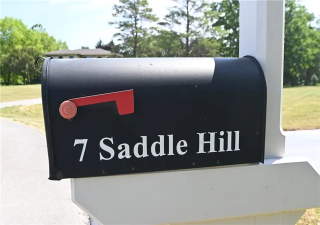 Photo 4 of Sale Pending at 7 Saddle Hl, Honeoye Falls, NY 14472 | MLS# R1705332 | Listing updated on 2026-08-29