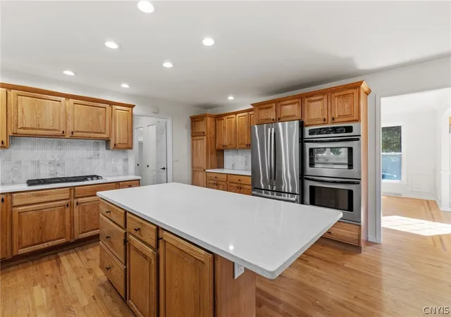 Photo 4 of Sale Pending at 102 Smoke Rise Dr, Camillus, NY 13031 | MLS# S1701627 | Listing updated on 2026-09-08