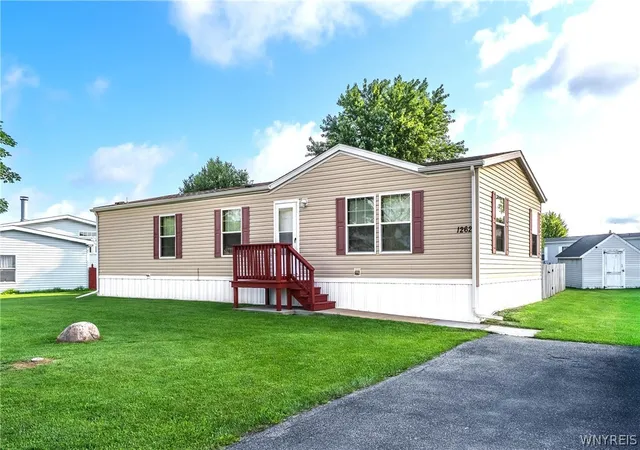 Photo 1 of Sale Pending at 1262 Ridgewood Dr, Lockport, NY 14094 | MLS# B1705305 | Listing updated on 2026-08-25
