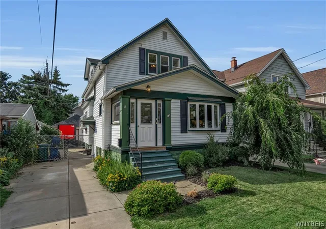 Photo 2 of Sale Pending at 18 Robins St, Buffalo, NY 14220 | MLS# B1701932 | Listing updated on 2026-08-13