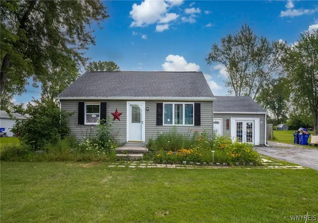 Photo 1 of Single family home for sale at 7267 Bear Ridge Rd, North Tonawanda, NY 14120 | MLS# B1705308 | Listing updated on 2026-09-08