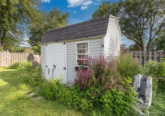 Photo 2 of Single family home for sale at 7267 Bear Ridge Rd, North Tonawanda, NY 14120 | MLS# B1705308 | Listing updated on 2026-09-08