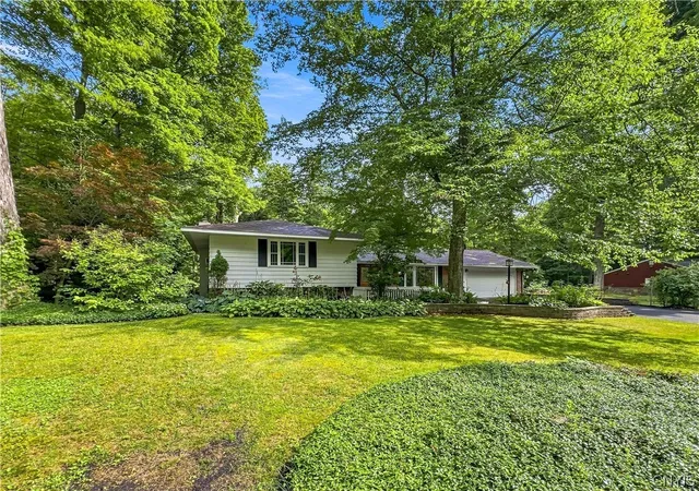 Photo 2 of Sale Pending at 7904 Glenbrook Dr, Baldwinsville, NY 13027 | MLS# S1702913 | Listing updated on 2026-09-01