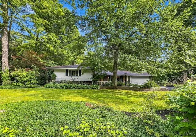 Photo 4 of Sale Pending at 7904 Glenbrook Dr, Baldwinsville, NY 13027 | MLS# S1702913 | Listing updated on 2026-09-01