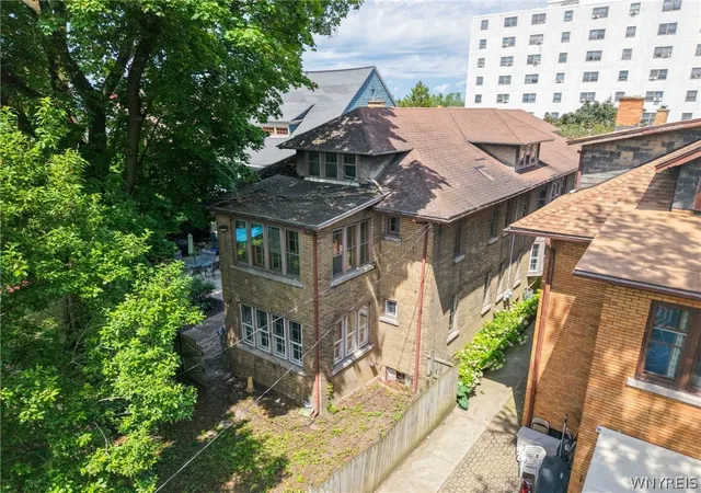 Listing Photo 4 - Condo for sale in building located at 334 Summer St, Buffalo, NY 14222