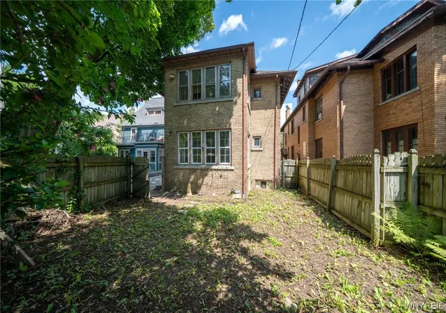 Listing Photo 5 - Condo for sale in building located at 334 Summer St, Buffalo, NY 14222