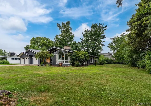 Photo 2 of Sale Pending at 1571 Lakeview Rd, Lake View, NY 14085 | MLS# B1705352 | Listing updated on 2026-08-16