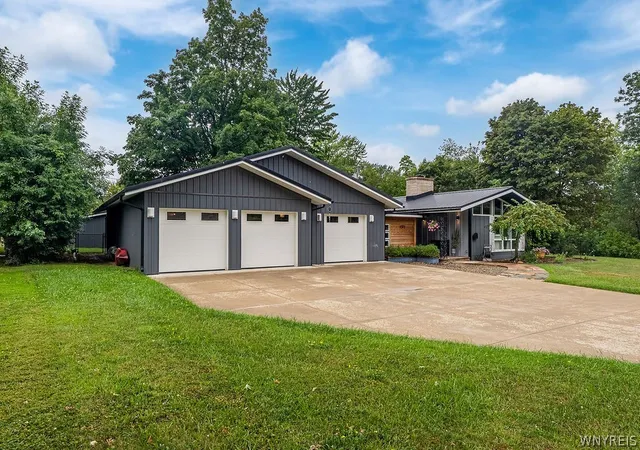 Photo 3 of Sale Pending at 1571 Lakeview Rd, Lake View, NY 14085 | MLS# B1705352 | Listing updated on 2026-08-16