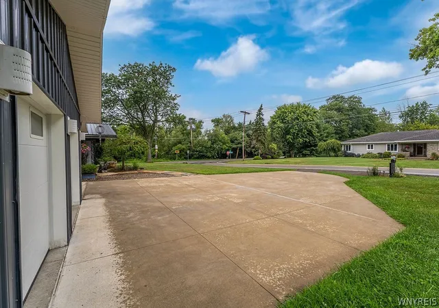 Photo 4 of Sale Pending at 1571 Lakeview Rd, Lake View, NY 14085 | MLS# B1705352 | Listing updated on 2026-08-16