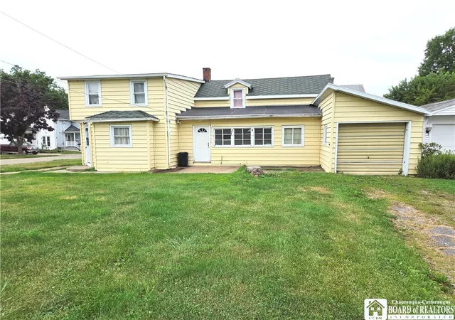 Photo 2 of Single family home for sale at 146 Hoyt St, Dunkirk, NY 14048 | MLS# R1705490 | Listing updated on 2026-09-01
