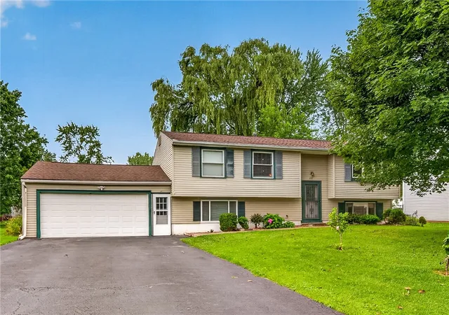 Photo 1 of Sale Pending at 26 Spicewood Ln, Rochester, NY 14624 | MLS# R1705635 | Listing updated on 2026-08-22
