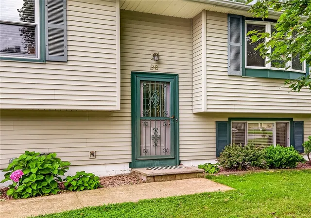 Photo 3 of Sale Pending at 26 Spicewood Ln, Rochester, NY 14624 | MLS# R1705635 | Listing updated on 2026-08-22