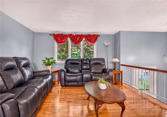 Photo 4 of Sale Pending at 26 Spicewood Ln, Rochester, NY 14624 | MLS# R1705635 | Listing updated on 2026-08-22