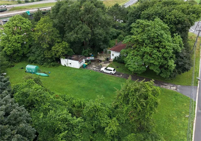 Photo 3 of Sale Pending at 337 Middle Rd, Henrietta, NY 14467 | MLS# R1705643 | Listing updated on 2026-08-12