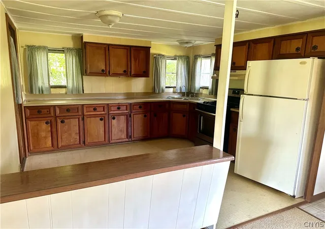 Photo 3 of Sale Pending at 962 County Route 29, Oswego, NY 13126 | MLS# S1705547 | Listing updated on 2026-09-14