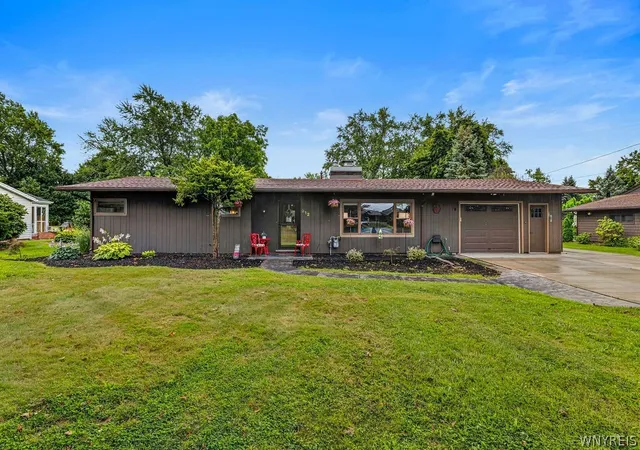 Photo 1 of Sale Pending at 912 Escarpment Dr, Lewiston, NY 14092 | MLS# B1705191 | Listing updated on 2026-08-21