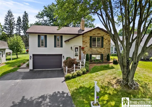 Photo 1 of Single family home for sale at 4 Andrew Ct, Fredonia, NY 14063 | MLS# R1703615 | Listing updated on 2026-09-02