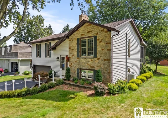 Photo 2 of Single family home for sale at 4 Andrew Ct, Fredonia, NY 14063 | MLS# R1703615 | Listing updated on 2026-09-02