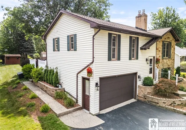 Photo 4 of Single family home for sale at 4 Andrew Ct, Fredonia, NY 14063 | MLS# R1703615 | Listing updated on 2026-09-02