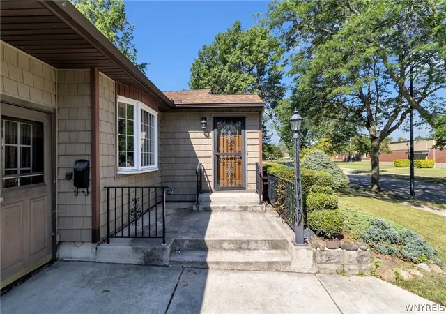 Photo 4 of Sale Pending at 52 Ralston Ave, Buffalo, NY 14217 | MLS# B1705046 | Listing updated on 2026-09-15