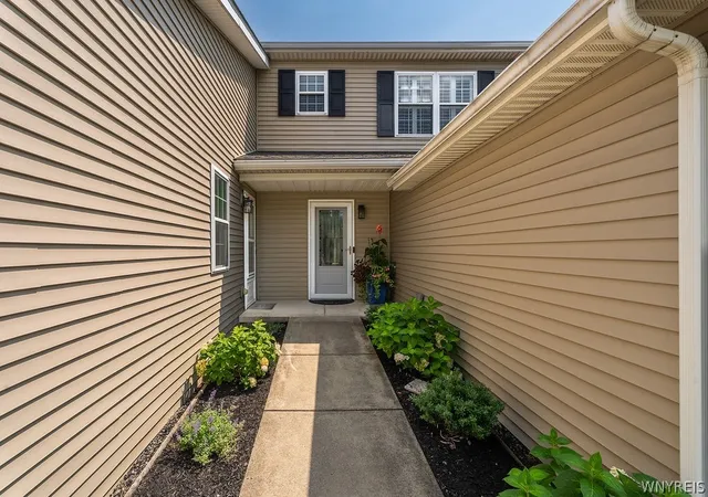 Photo 2 of Sale Pending at 35 Union Comn, Amherst, NY 14221 | MLS# B1705696 | Listing updated on 2026-08-24