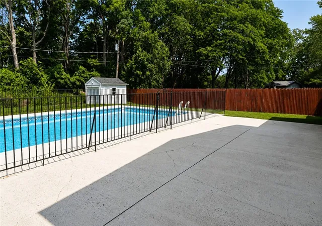 Photo 4 of Sale Pending at 18 Riviera Dr, Rochester, NY 14624 | MLS# R1705371 | Listing updated on 2026-08-19