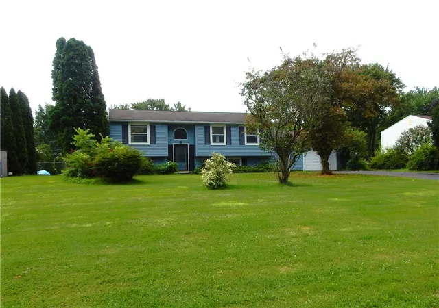 Photo 2 of Sale Pending at 34 Spicewood Ln, Rochester, NY 14624 | MLS# R1705735 | Listing updated on 2026-08-18