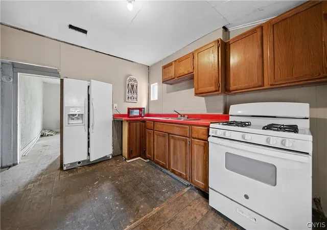 Photo 3 of Multi family home for sale at 31 Derby Ave, Auburn, NY 13021 | MLS# S1705427 | Listing updated on 2026-09-10