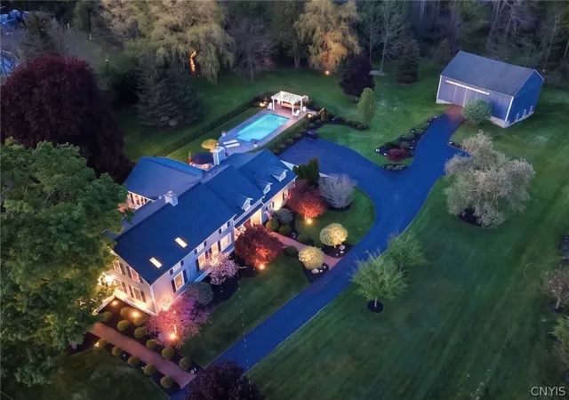 Photo 2 of Single family home for sale at 32 East St, Skaneateles, NY 13152 | MLS# S1705742 | Listing updated on 2026-08-10
