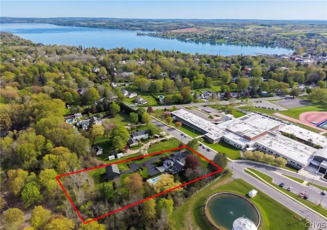 Photo 3 of Single family home for sale at 32 East St, Skaneateles, NY 13152 | MLS# S1705742 | Listing updated on 2026-08-10