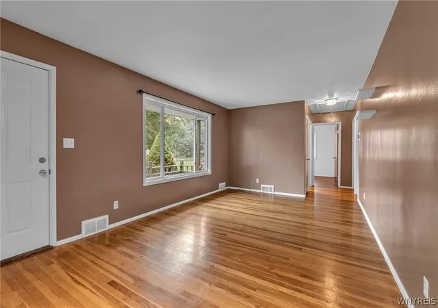 Photo 3 of Sale Pending at 265 N 5th Street, Lewiston, NY 14092 | MLS# B1705705 | Listing updated on 2026-09-08