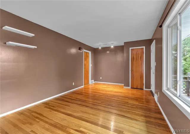 Photo 3 of Sale Pending at 265 N 5th Street, Lewiston, NY 14092 | MLS# B1705705 | Listing updated on 2026-09-08