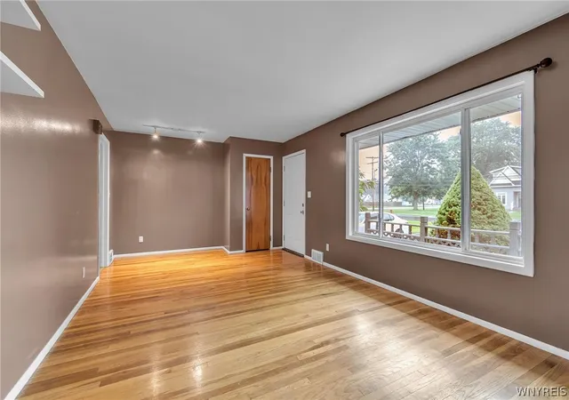 Photo 4 of Sale Pending at 265 N 5th Street, Lewiston, NY 14092 | MLS# B1705705 | Listing updated on 2026-09-08