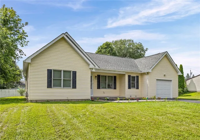Photo 2 of Sale Pending at 15 Jacklyn Dr, Rochester, NY 14624 | MLS# R1705442 | Listing updated on 2026-08-26