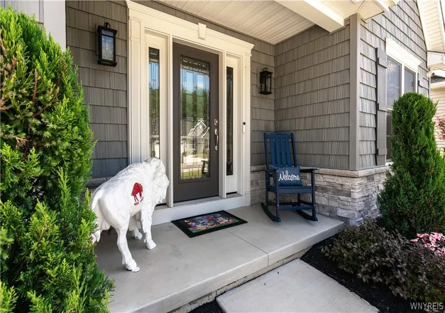 Photo 2 of Sale Pending at 91 Glen Meadow Dr, East Amherst, NY 14051 | MLS# B1705770 | Listing updated on 2026-08-24