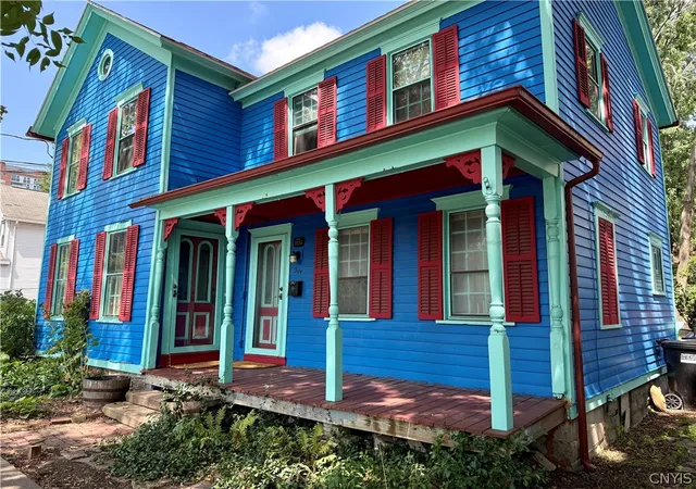 Photo 3 of Sale Pending at 304 Howard St, Syracuse, NY 13203 | MLS# S1705563 | Listing updated on 2026-08-31