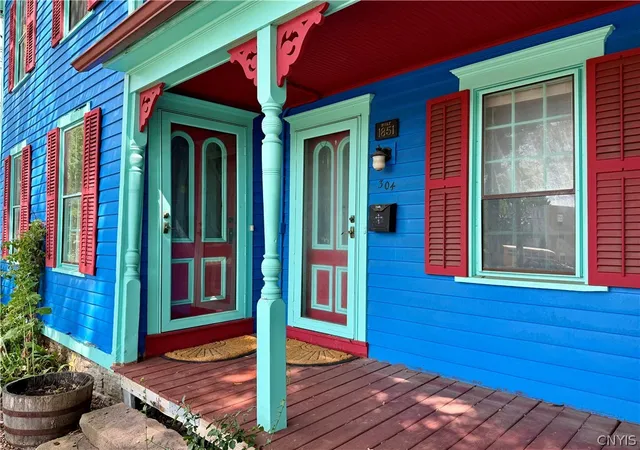 Photo 3 of Sale Pending at 304 Howard St, Syracuse, NY 13203 | MLS# S1705563 | Listing updated on 2026-08-31