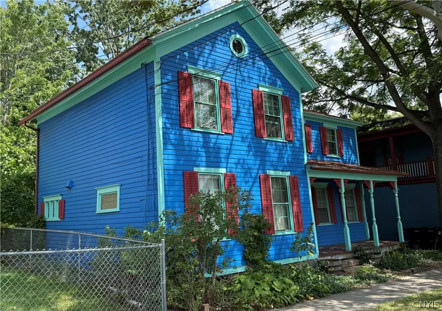 Photo 4 of Sale Pending at 304 Howard St, Syracuse, NY 13203 | MLS# S1705563 | Listing updated on 2026-08-31