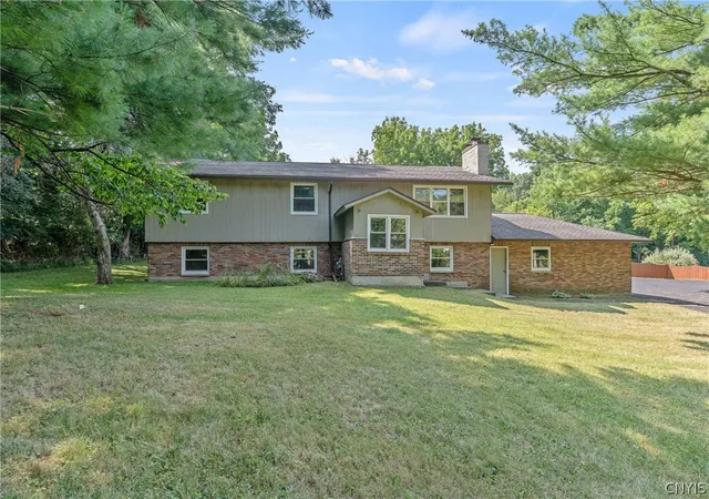 Photo 2 of Single family home for sale at 101 Saturn Dr, Syracuse, NY 13205 | MLS# S1705016 | Listing updated on 2026-08-20