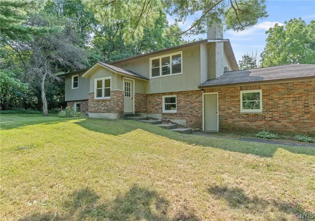 Photo 3 of Single family home for sale at 101 Saturn Dr, Syracuse, NY 13205 | MLS# S1705016 | Listing updated on 2026-08-20