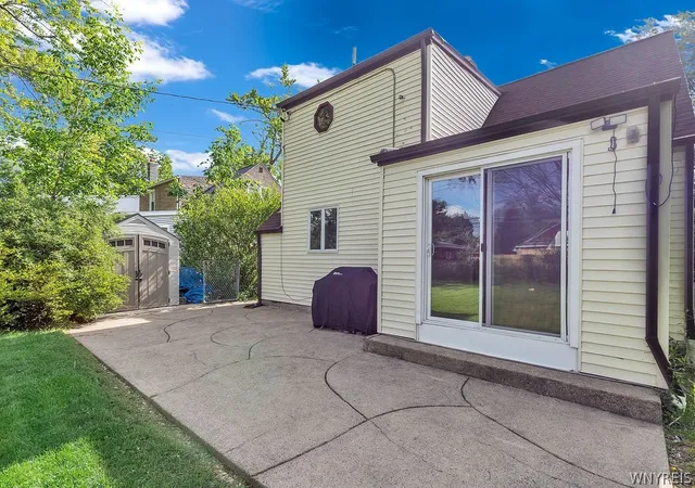 Photo 2 of Sale Pending at 484 Walton Dr, Buffalo, NY 14225 | MLS# B1705619 | Listing updated on 2026-08-28