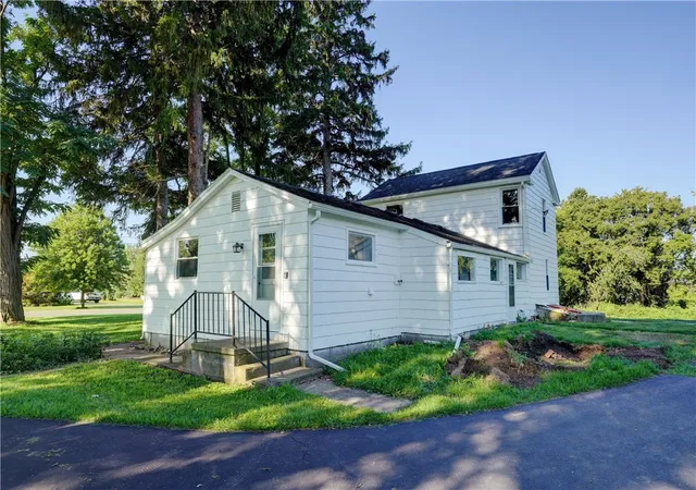 Photo 3 of Sale Pending at 5544 Holtz Rd, Farmington, NY 14425 | MLS# R1705780 | Listing updated on 2026-09-04