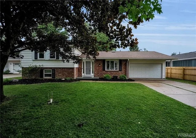 Photo 1 of Sale Pending at 38 Sandhurst Ln, Buffalo, NY 14221 | MLS# B1705842 | Listing updated on 2026-09-12