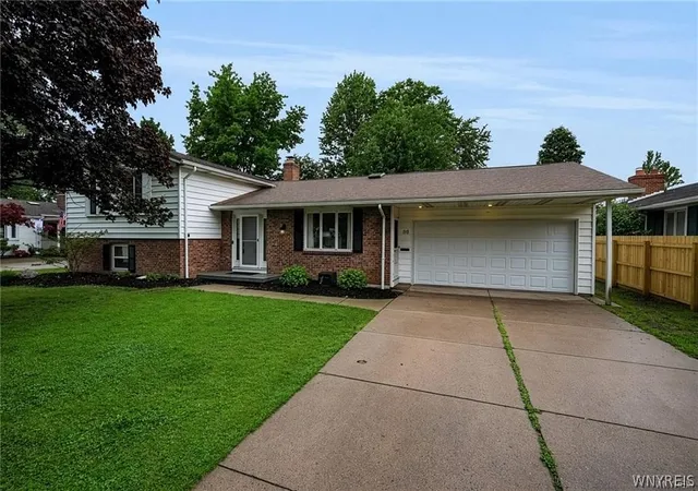 Photo 3 of Sale Pending at 38 Sandhurst Ln, Buffalo, NY 14221 | MLS# B1705842 | Listing updated on 2026-09-12