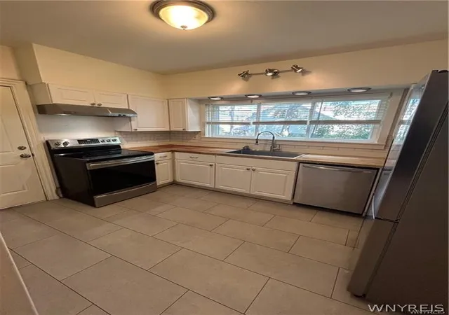 Listing Photo 4 - Condo for sale in building located at 352 Auburn Ave, Buffalo, NY 14213