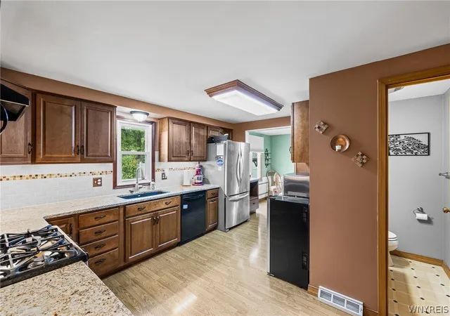 Photo 4 of Sale Pending at 1362 Westwood Ave, North Tonawanda, NY 14120 | MLS# B1705888 | Listing updated on 2026-09-18