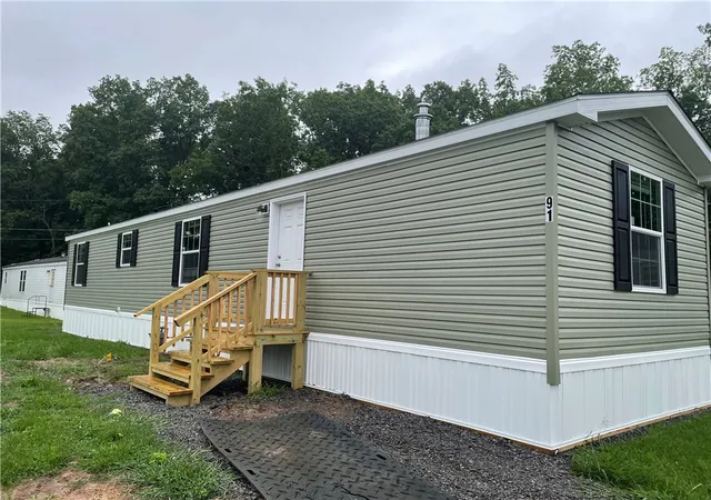 Manufactured home for sale at 91 3rd Street, Farmington, NY 14425 | MLS# R1705915