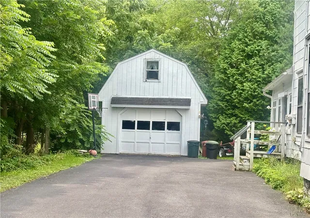 Photo 3 of Multi family home for sale at 21 W Elizabeth St, Skaneateles, NY 13152 | MLS# R1705732 | Listing updated on 2026-09-02