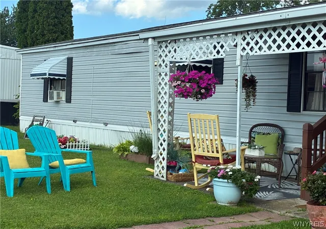 Photo 3 of Manufactured home for sale at 6035 S 179 Transit Brookside Ave Rd #179, Lockport, NY 14094 | MLS# B1704786 | Listing updated on 2026-08-20